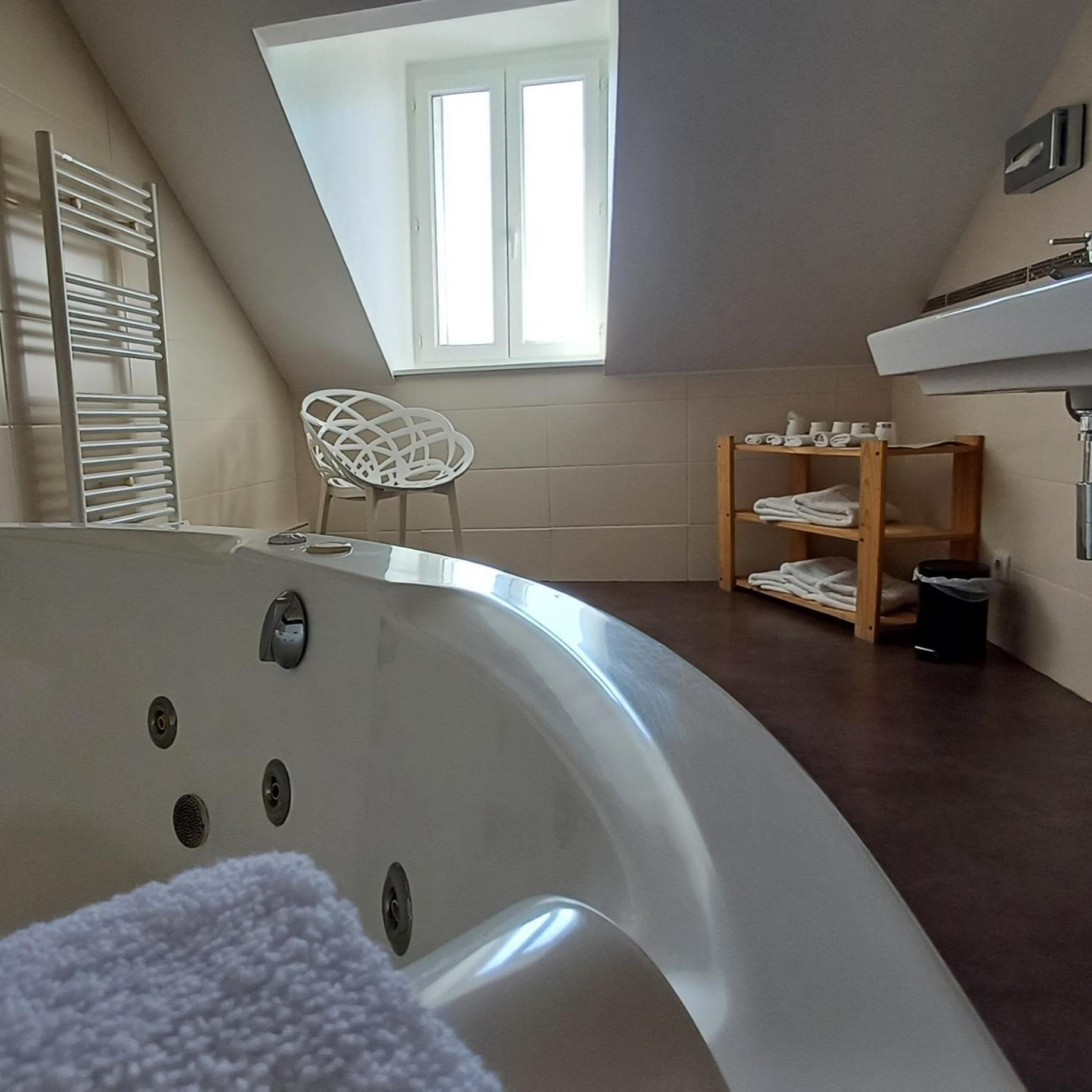 Logis Hotel Le Cerf Briare Exterior photo