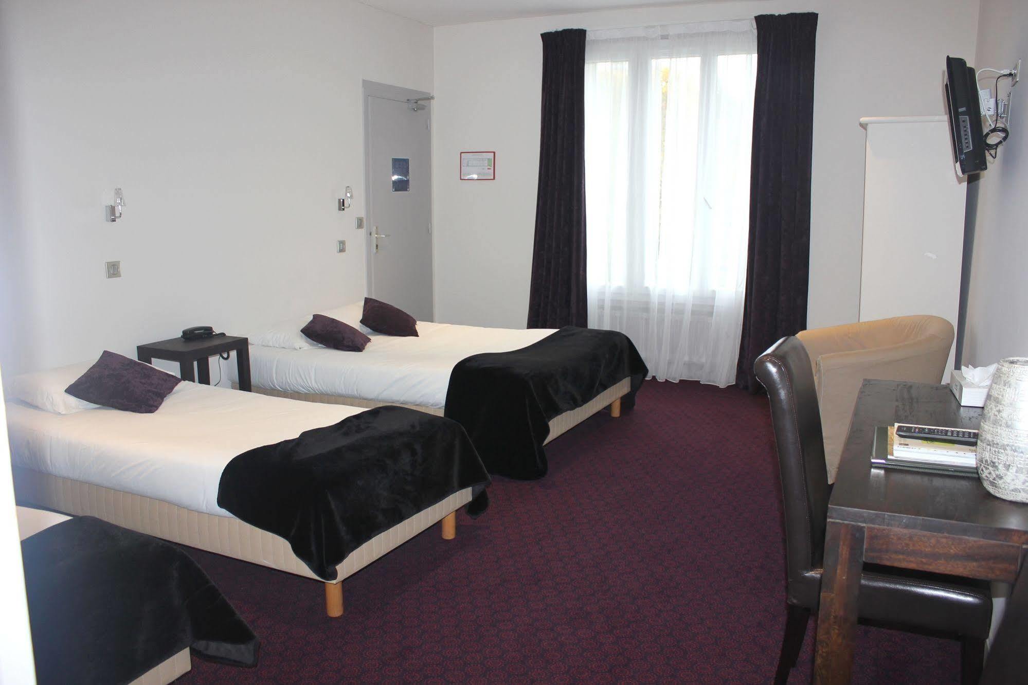 Logis Hotel Le Cerf Briare Exterior photo