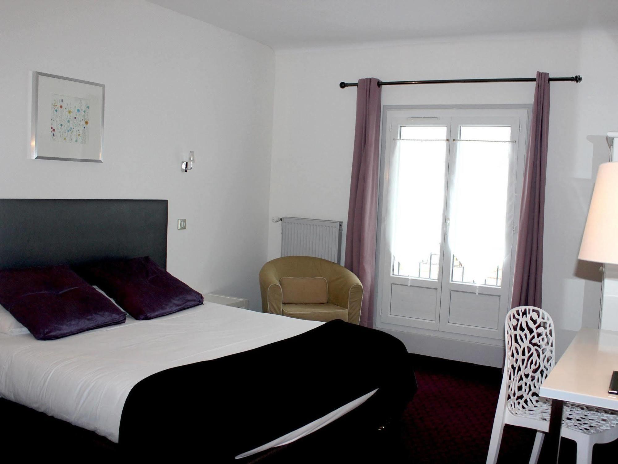Logis Hotel Le Cerf Briare Exterior photo