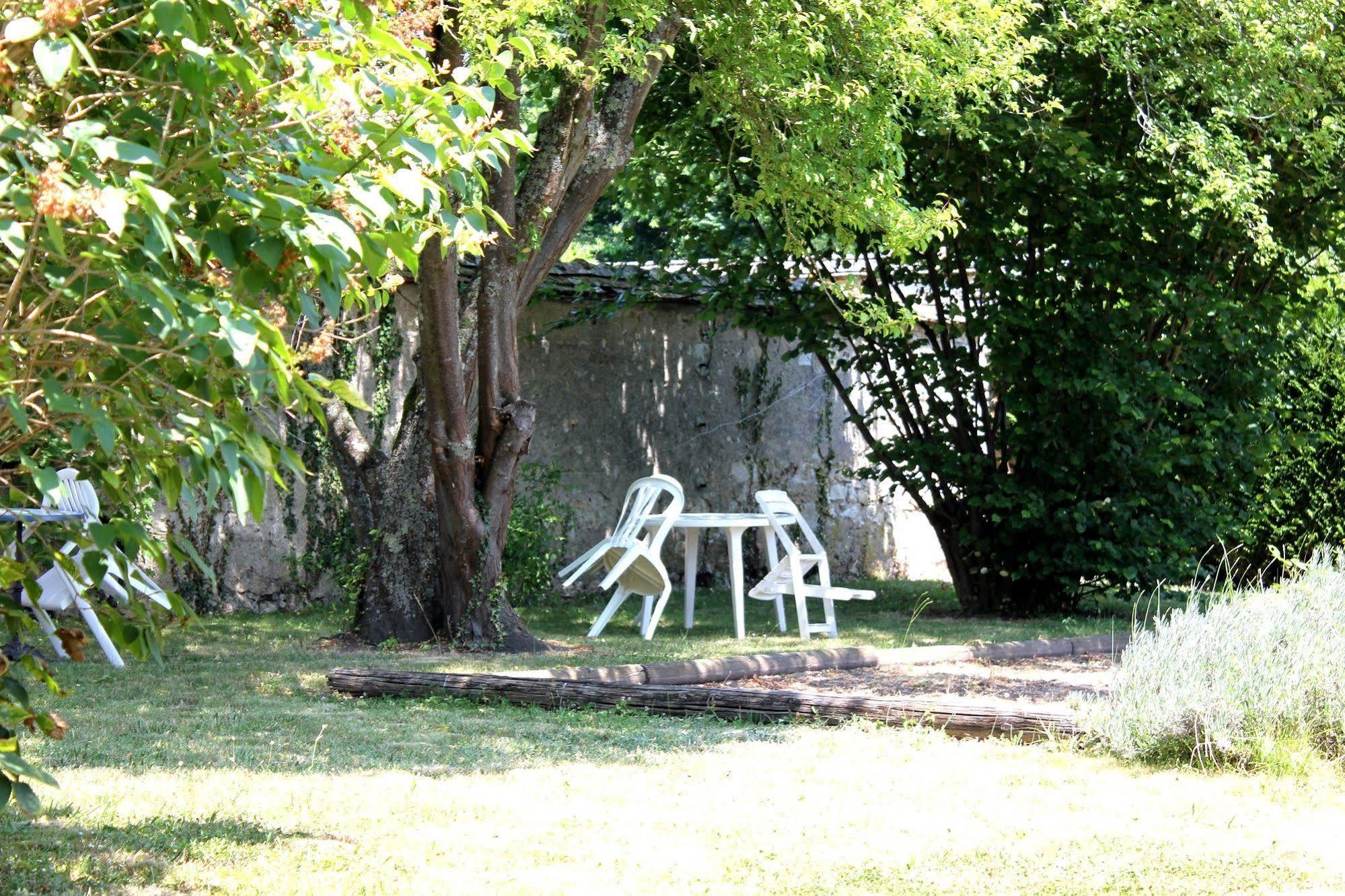 Logis Hotel Le Cerf Briare Exterior photo