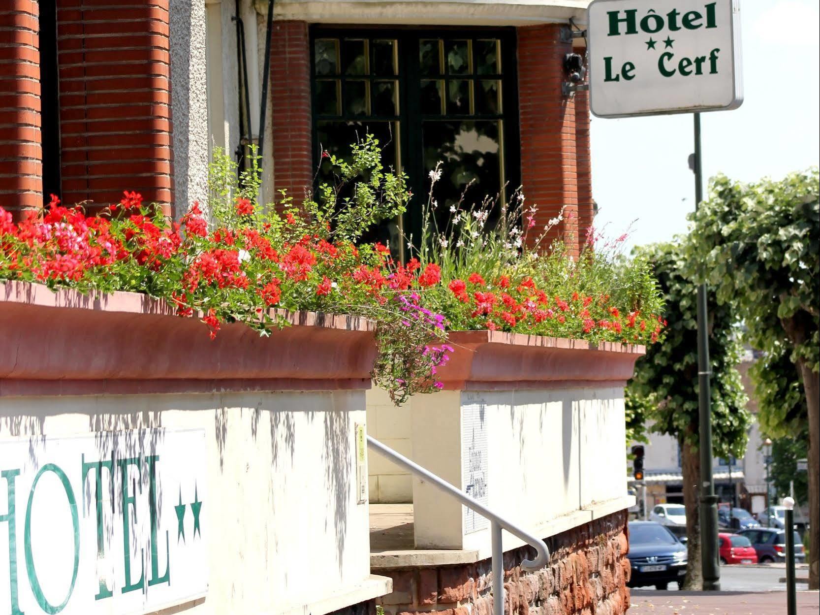 Logis Hotel Le Cerf Briare Exterior photo